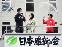 維新は「国会の絶滅危惧種」から、与党を突き動かす存在へ。吉村洋文旋風、東京に嵐を巻き起こす（傘も飛ぶ）