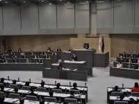 1979年から続く、都議会自民党と公明党の連立に終止符。知事提出議案は全議案が可決され閉会へ