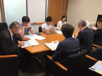 未婚のひとり親に対する差別的税制の是正が、「検討事項」に後退中…。時代と実態に合わせた改正を